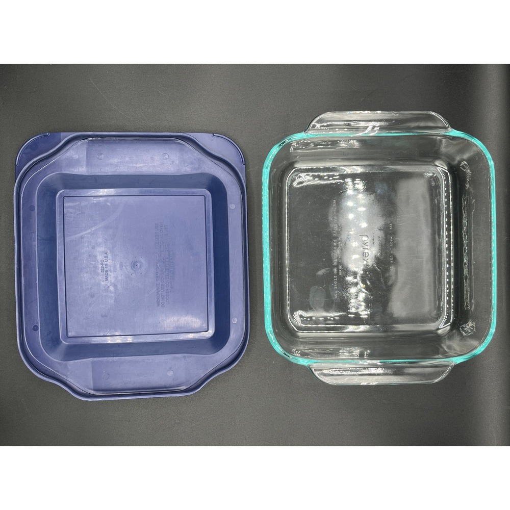 Pyrex 222 Clear Glass 8 Inch Square Baking Dish with Blue Plastic Lid 222-PC - Picture 2 of 8
